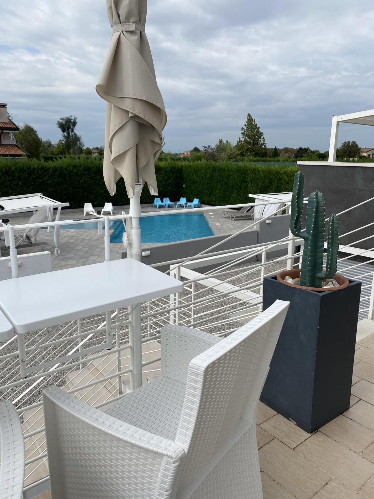 Meridien House Casalserugo Eksteriør billede