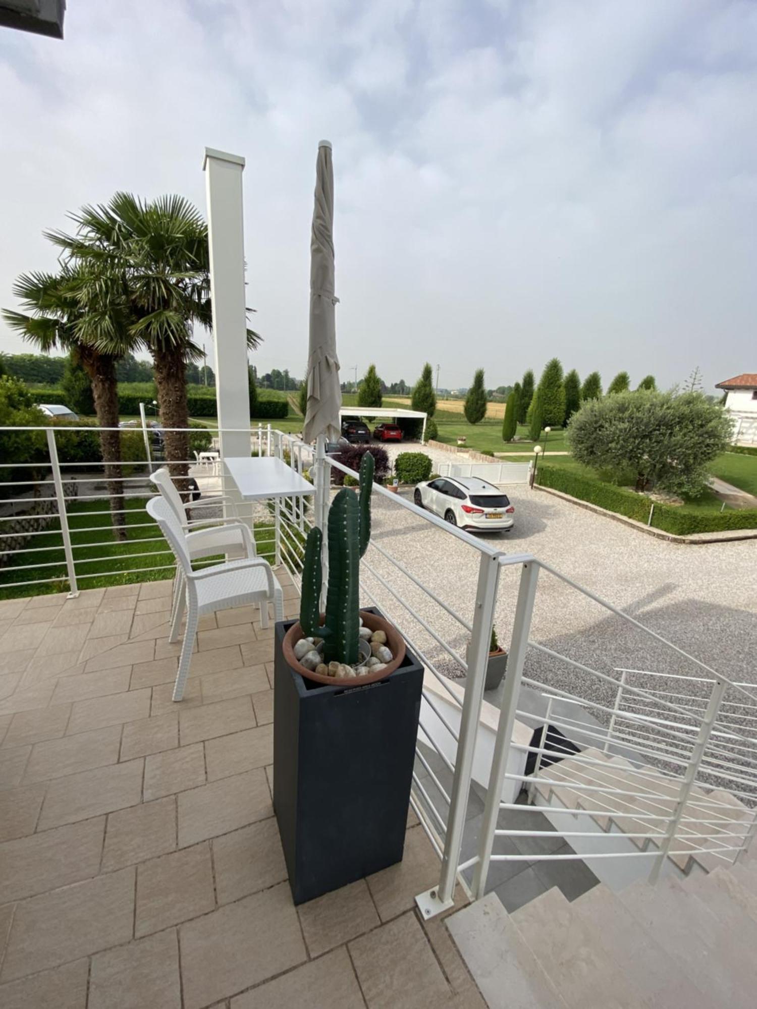 Meridien House Casalserugo Eksteriør billede