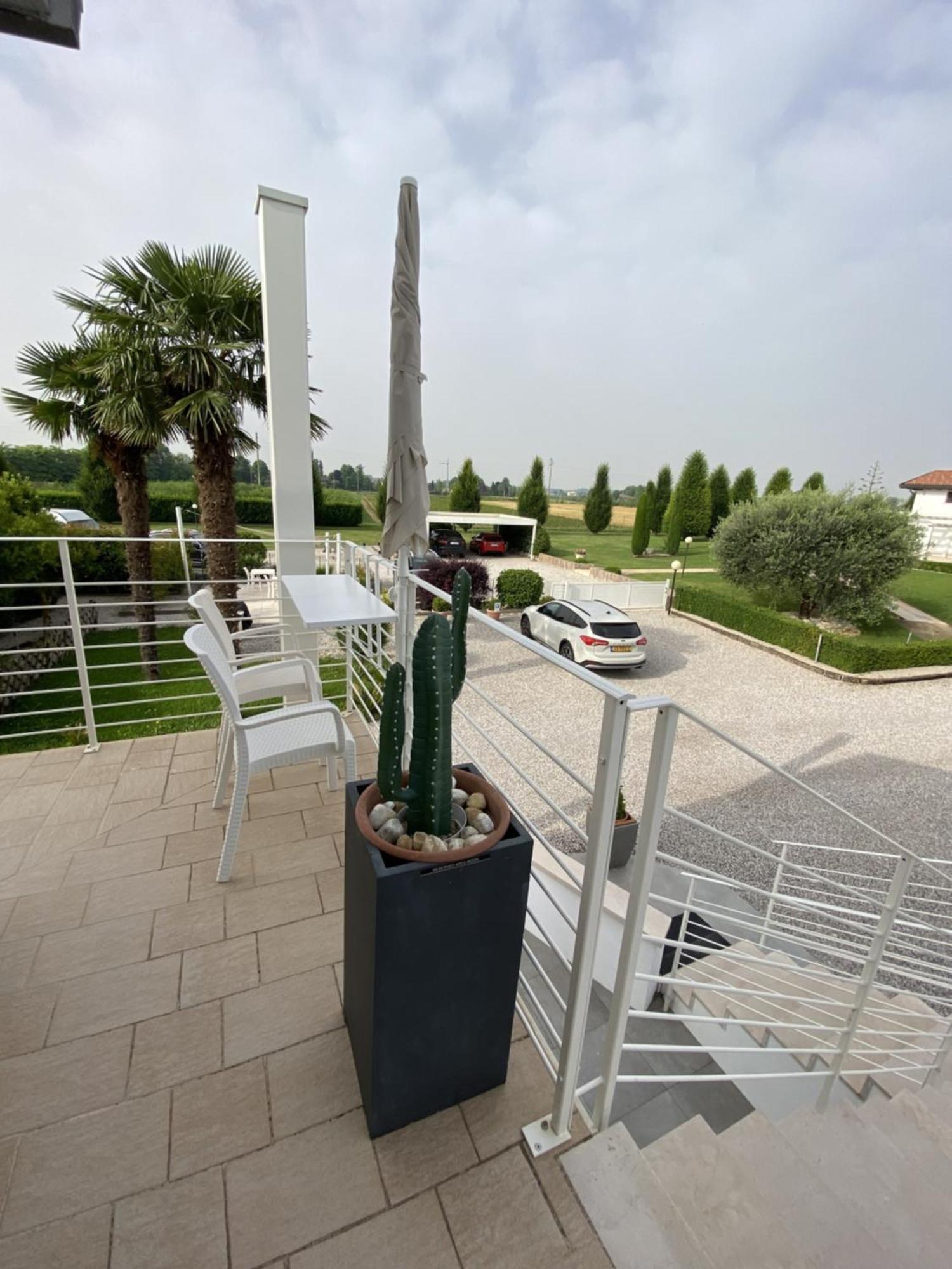 Meridien House Casalserugo Eksteriør billede